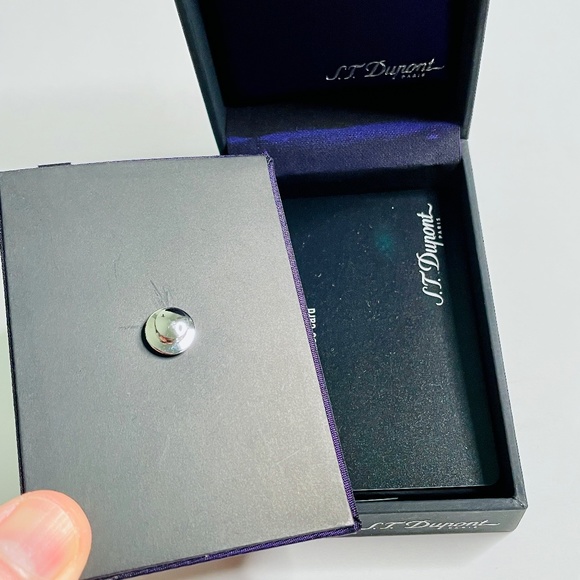 S.T. Dupont Paris Wolf Head Palladium Lapel Pin Made in France with Box - Picture 10 of 13